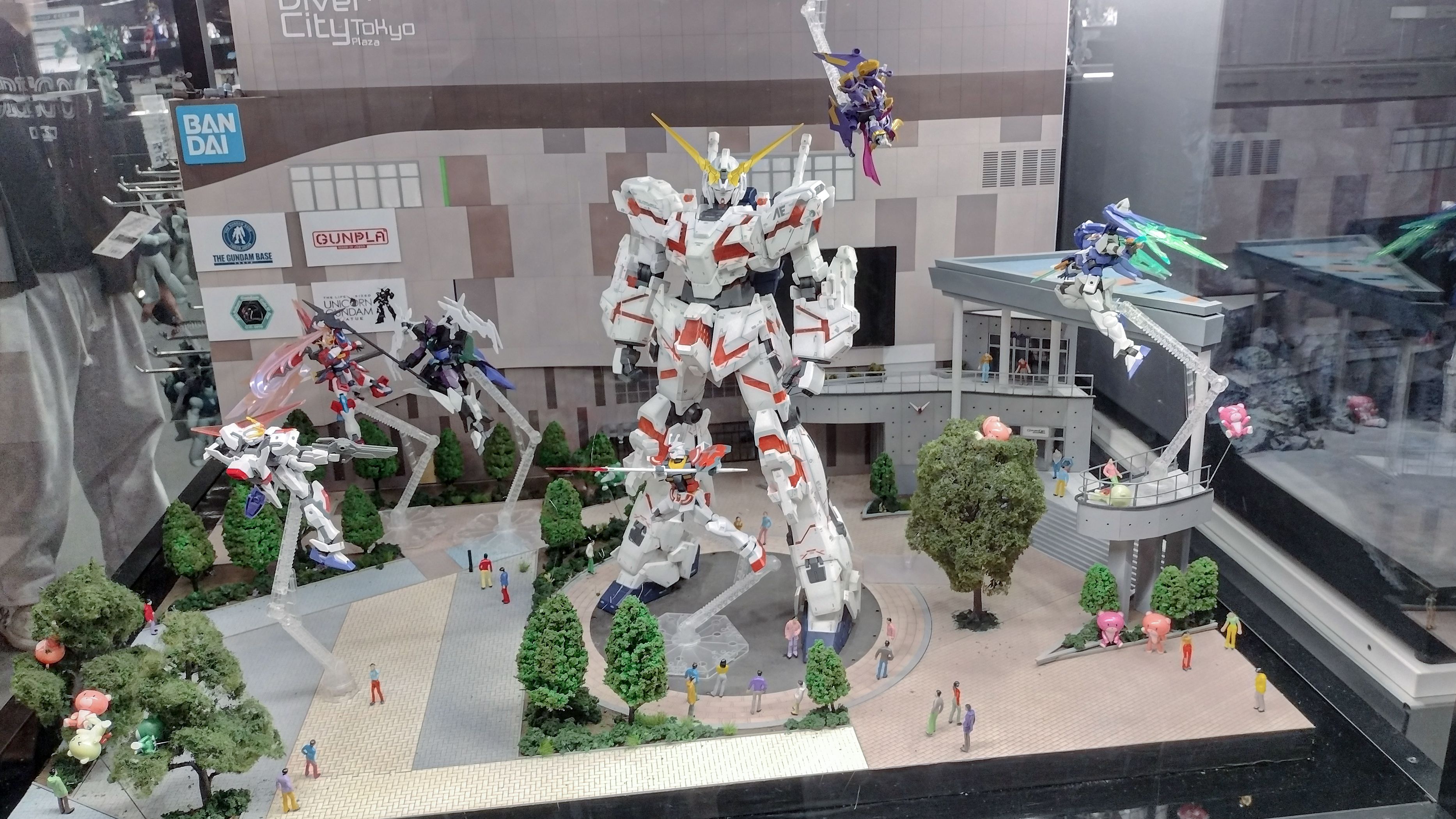 Gundam Unicorn diorama